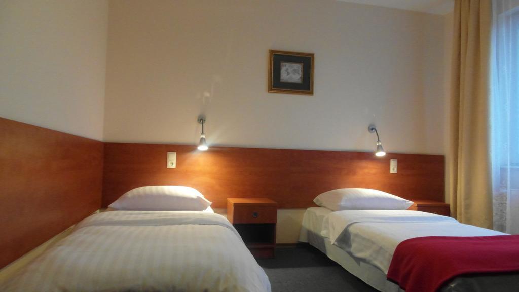Hotel Julianow Warsaw Room photo